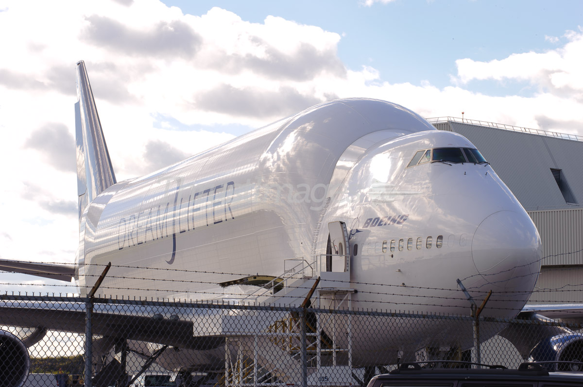 Boeing 747-4H6(LCF) N718BA